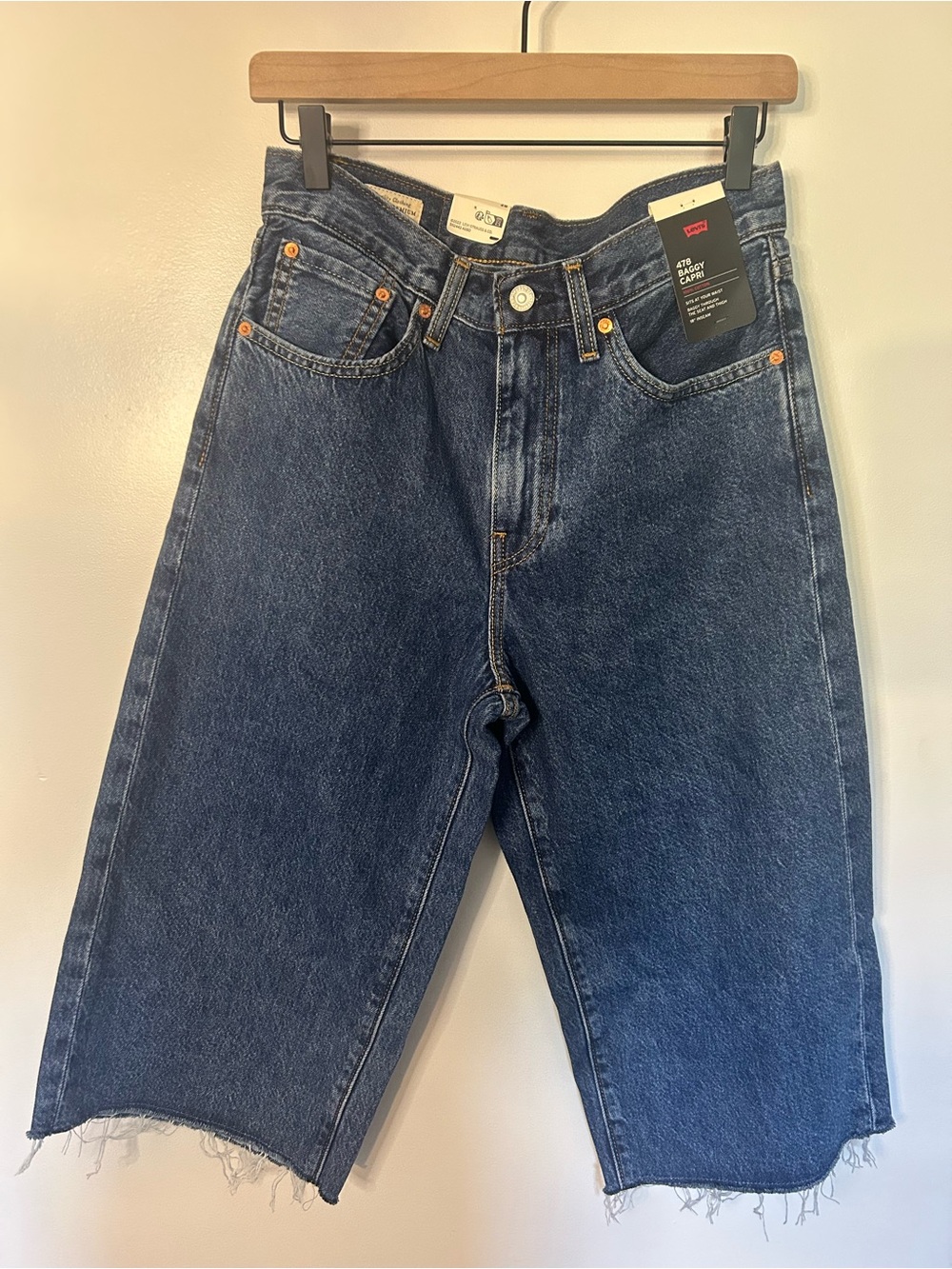 NWT Levi’s 478 Baggy Capri